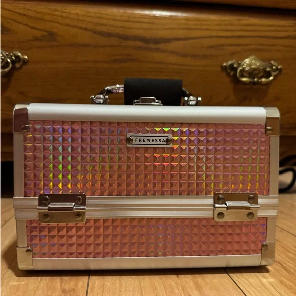 Frenessa Holographic pink makeup train case brand new - Picture 7 of 7